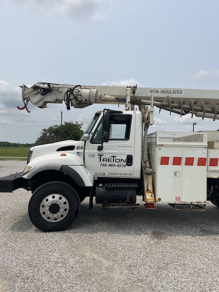 For Sale Digger Derrick 8